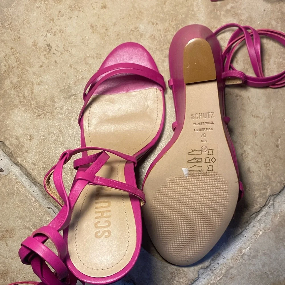New without Box Schutz Women’s Deanne Strappy Leather Heeled Sandals‎ Hot Pink